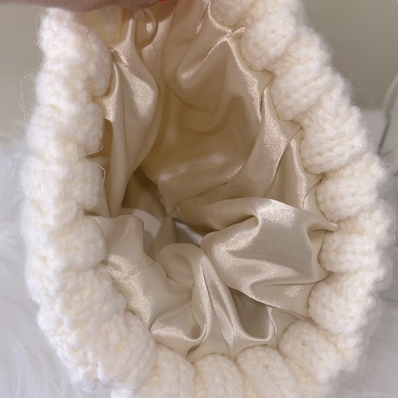 White & Cream Colored Winter Boots ⛄️🎿 - Picture 9 of 9